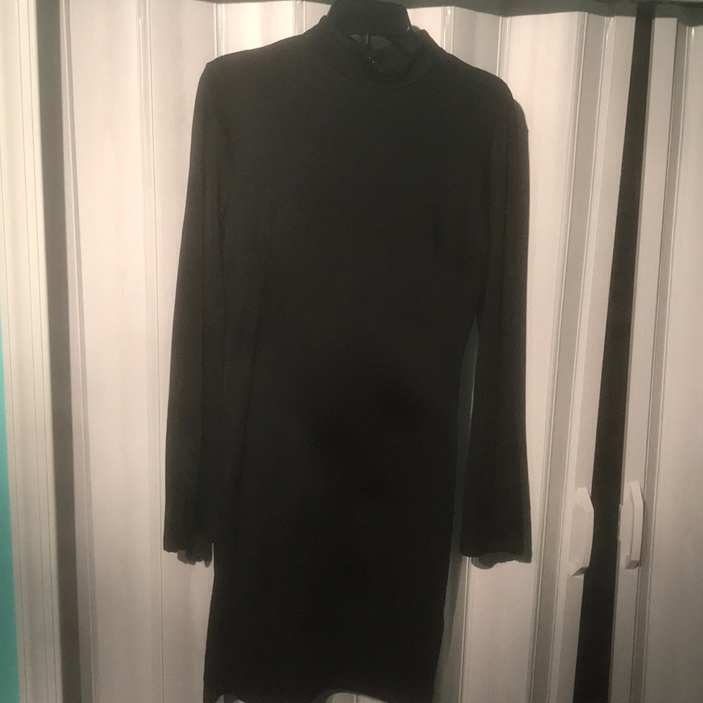 H&M Flowly sleeve black dress